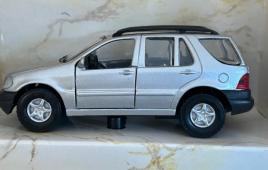 Mercedes-Benz ML320 Germany Car Model Diecast 1:43 Free Wheeling Maisto