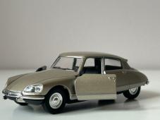 1973 Citroen DS 23 French Classic Car Model Gold Metal Diecast Toy 1:34 Welly