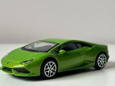 Lamborghini Huracan LP-610 Italian Sports Car Model Diecast Green 1:43 Bburago