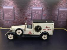 Packard 1933-1936 -  Inter Flora American Classic Car Delivery Model Diecast