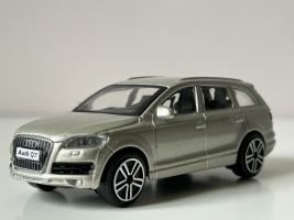 Audi Q7 Germany Luxury Sports Car Model Diecast Gold 1:43 Scale Bburago