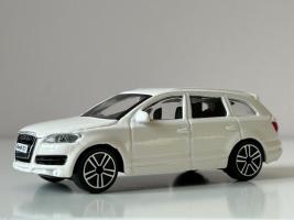 Audi Q7 Legendary Germany Luxury Car Model Diecast 1:43 Scale Bburago