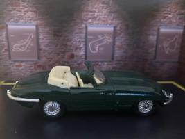 Jaguar E Cabriolet English Sports Car Model Diecast Opening Doors Maisto