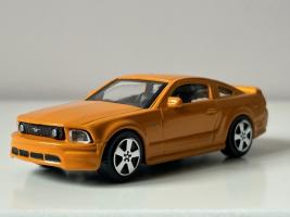 2006 Ford Mustang GT American Sports Car Model Diecast Orange 1:43 Scale Bburago