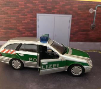 Mercedes-Benz E-Klasse Police Germany Car Model Toy Diecast Amercom 1:43