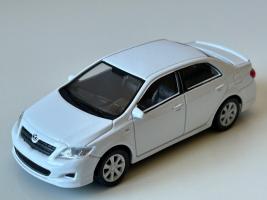 Toyota Corolla Popular Japanese Car Model Metal Diecast Toy White 1:43 Welly