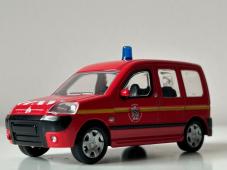 2005 Citroen Berlingo France Fire Brigade Car Model Toy Diecast Amercom 1:45