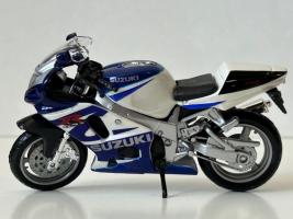 Suzuki GSX-R750 Japanese Bike Motorcycle Model Toy Diecast 1:18 Bburago