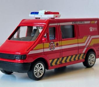 Ambulance 911 Car Van Model Diecast Toy 1:43 Scale