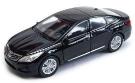 Hyundai Azera Korean Family Car Model Diecast Black 1:34-1:39 Scale Welly