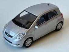 Toyota Yaris PopularJapanese Car Model Metal Diecast Toy Silver 1:43 Welly